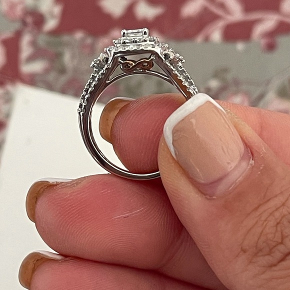 WEDDING RING SET - Picture 10 of 16